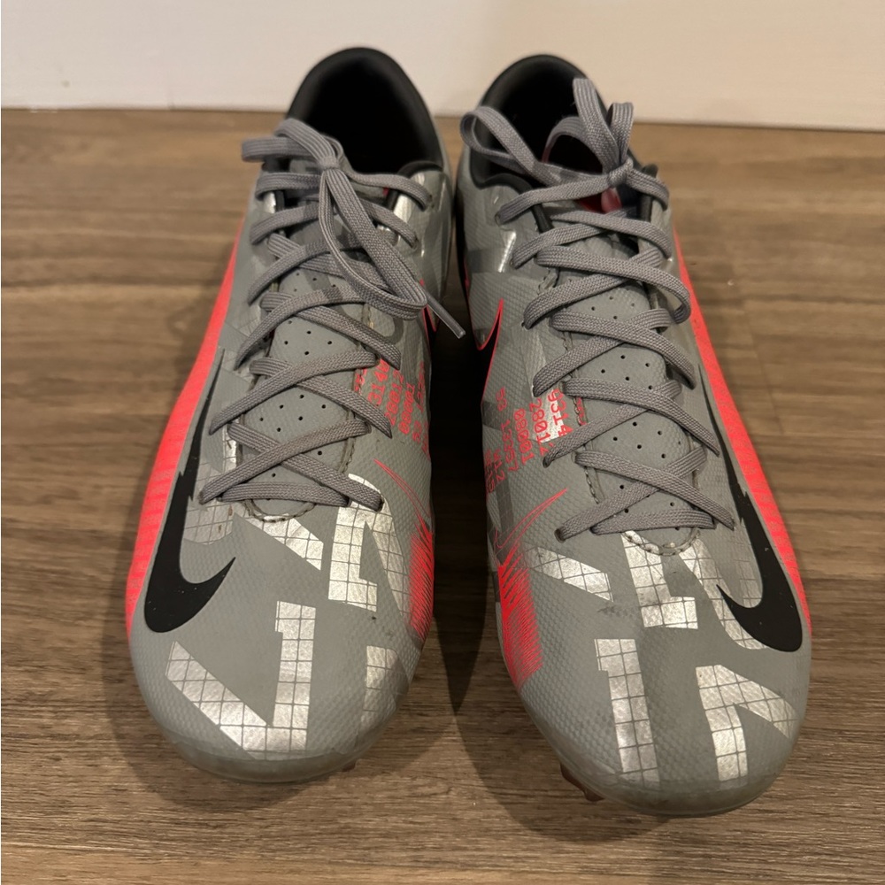 Nike Women’s Soccer shoes. Great condition. Size 5